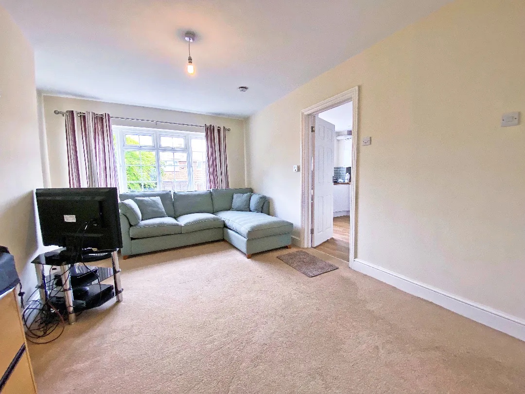 Polden Close, Farnborough, GU14, photo 3
