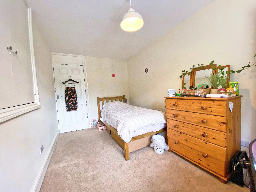 Polden Close, Farnborough, GU14, photo 8