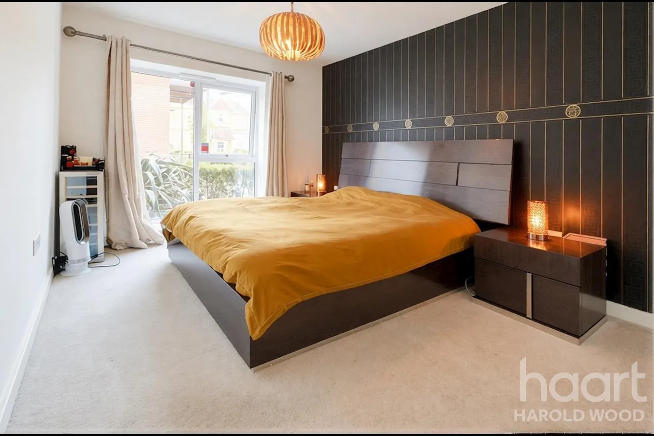 Jackdaw Close, Harold Wood, RM3, photo 4