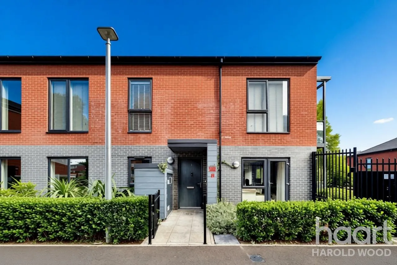 Jackdaw Close, Harold Wood, RM3, photo 11