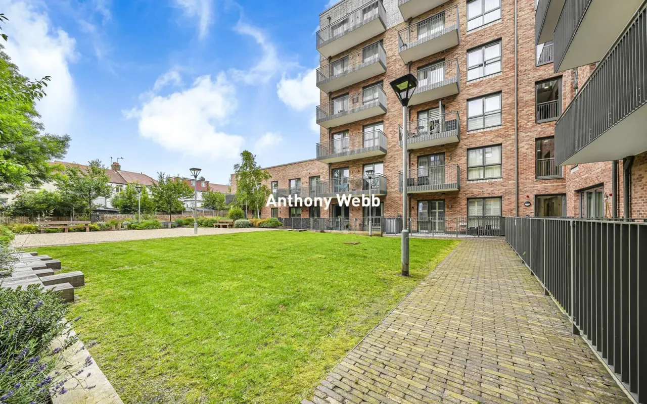 Bloomsbury Avenue, Southgate, N14, photo 14