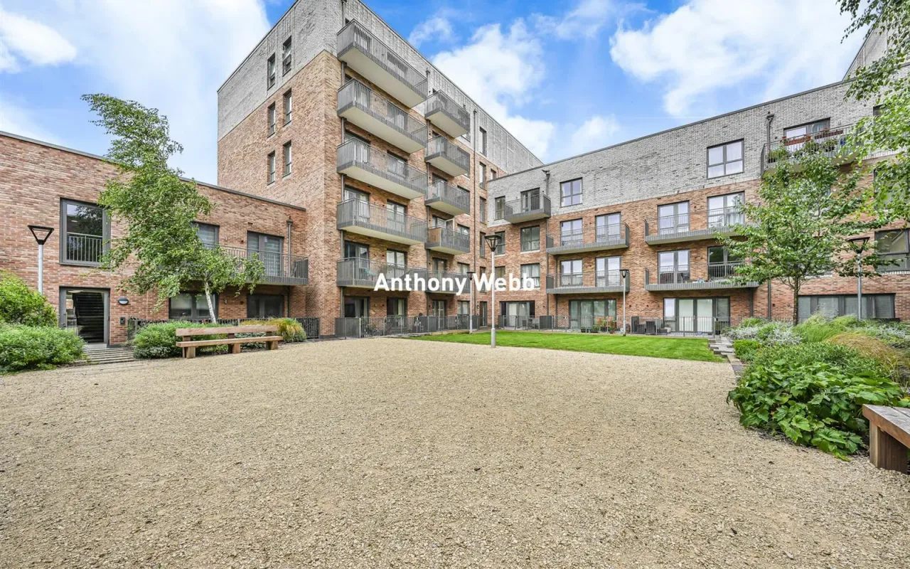 Bloomsbury Avenue, Southgate, N14, photo 15