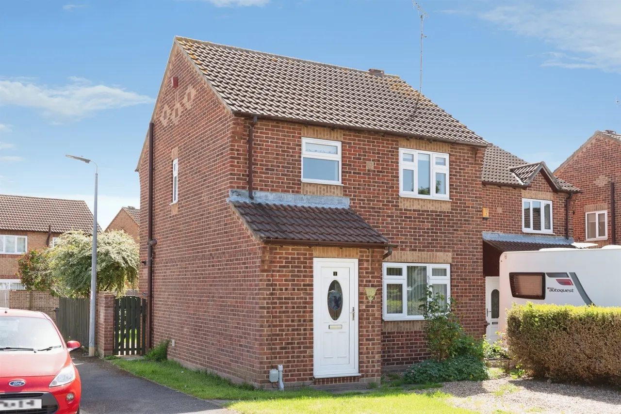 3 bed house for sale, Emberton Park, Kingswood, HU7