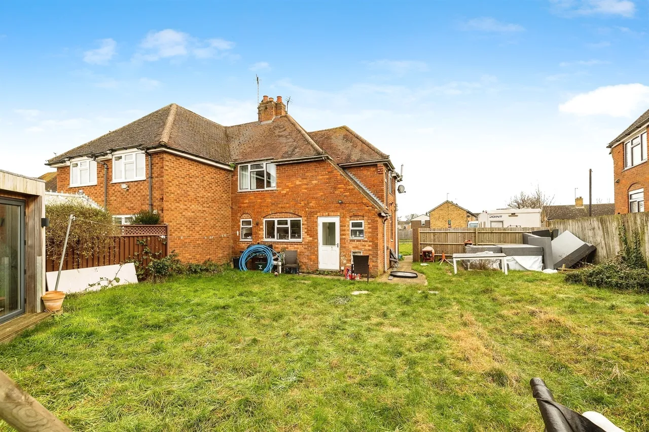 Buckingham Road, Steeple Claydon, MK18, photo 14