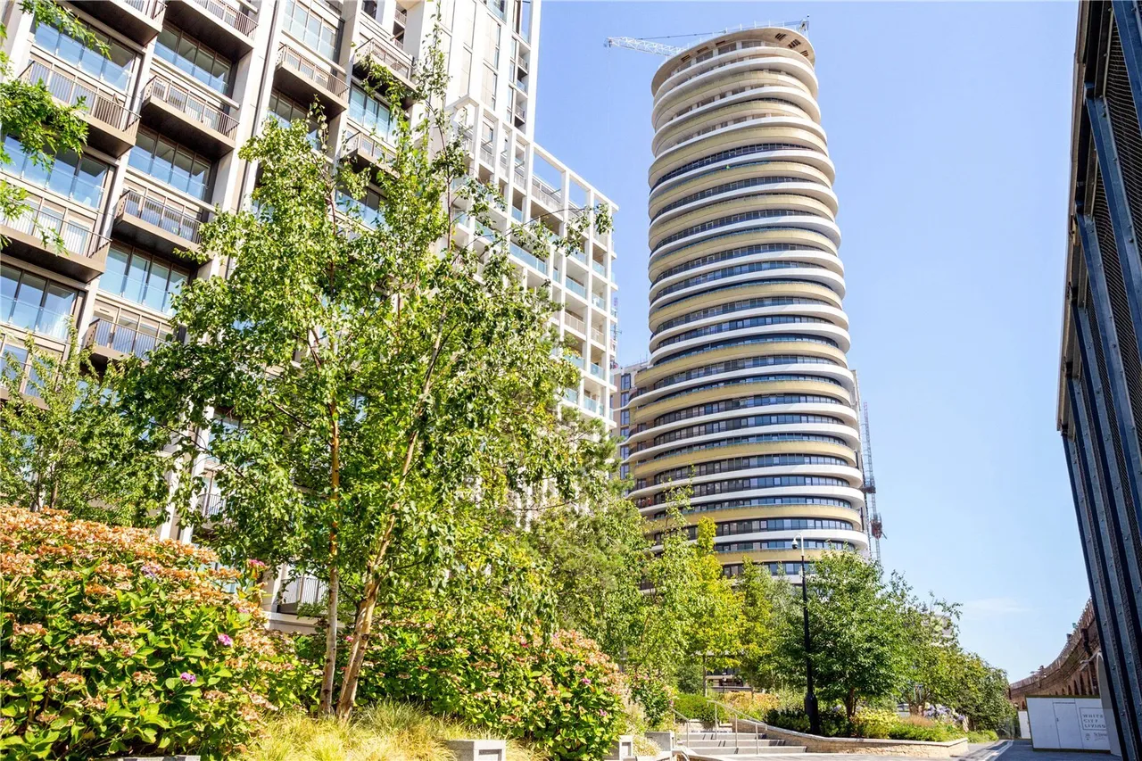 1 bed flat for sale, Parkside Apartments, White City Livin, W12
