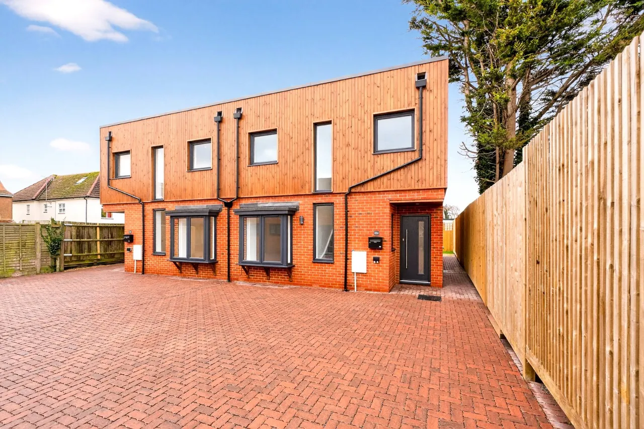 3 bed house for sale, Pavilion Road, Worthing, BN14