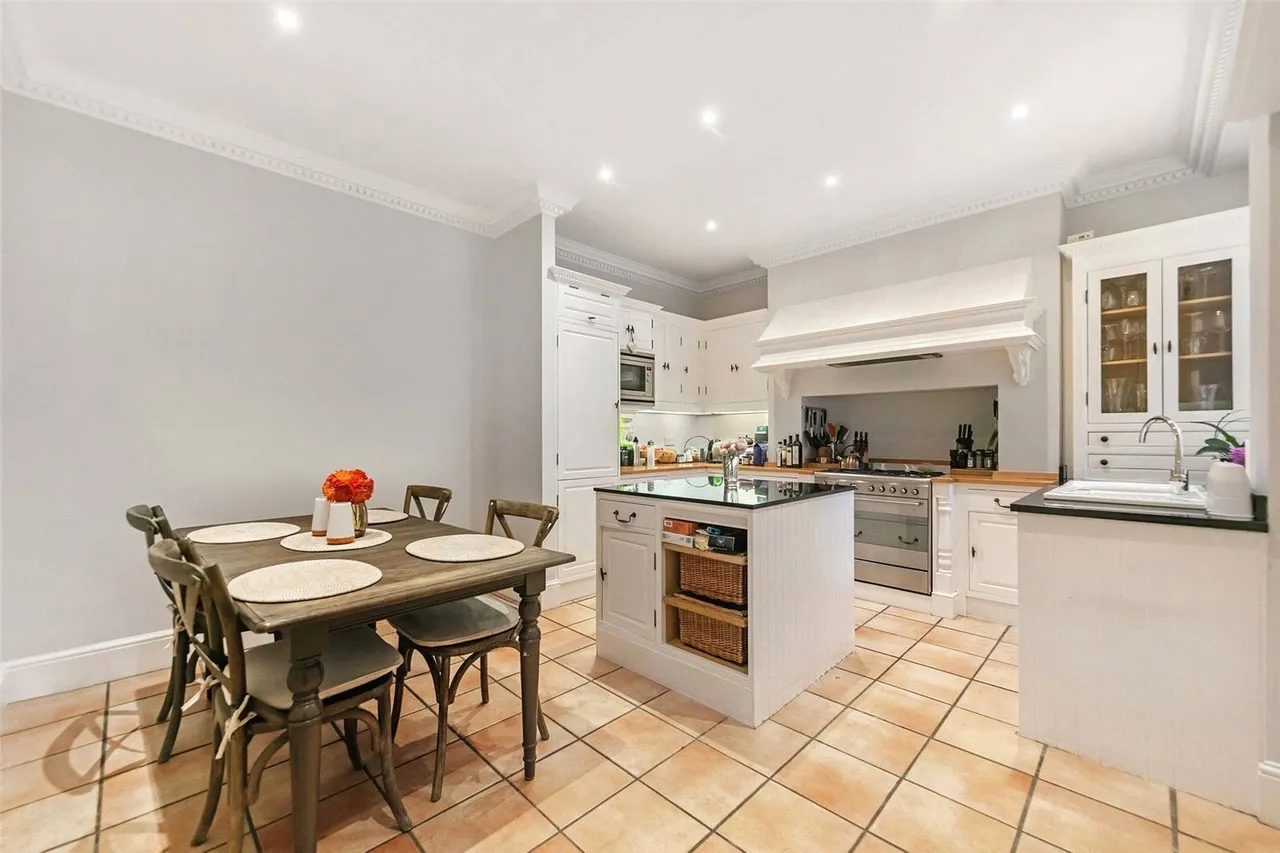 Wynnstay Gardens, Kensington, W8, photo 7