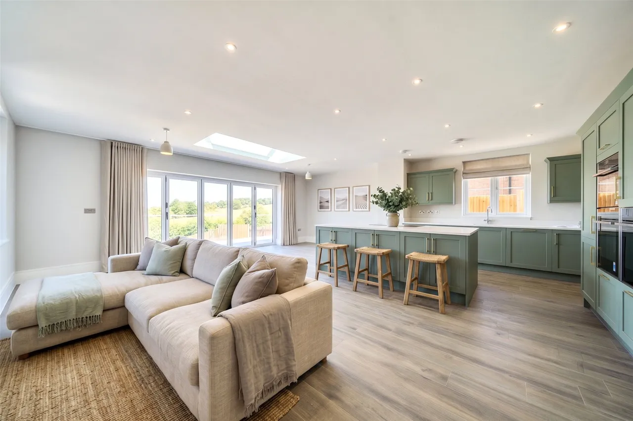 Latimer Place, Long Crendon, HP18, photo 2