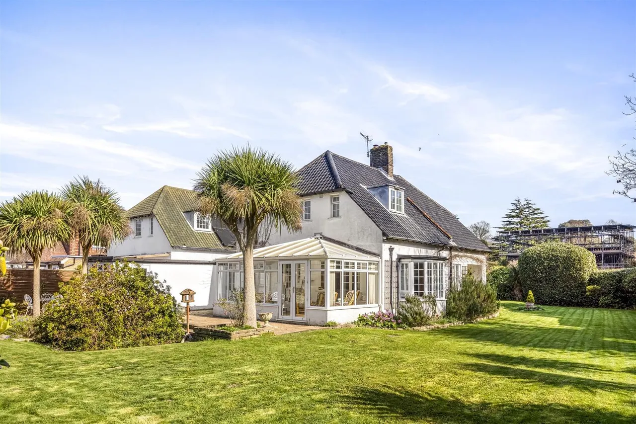 Bodiam Avenue, Goring-By-Sea, Worthing, photo 4