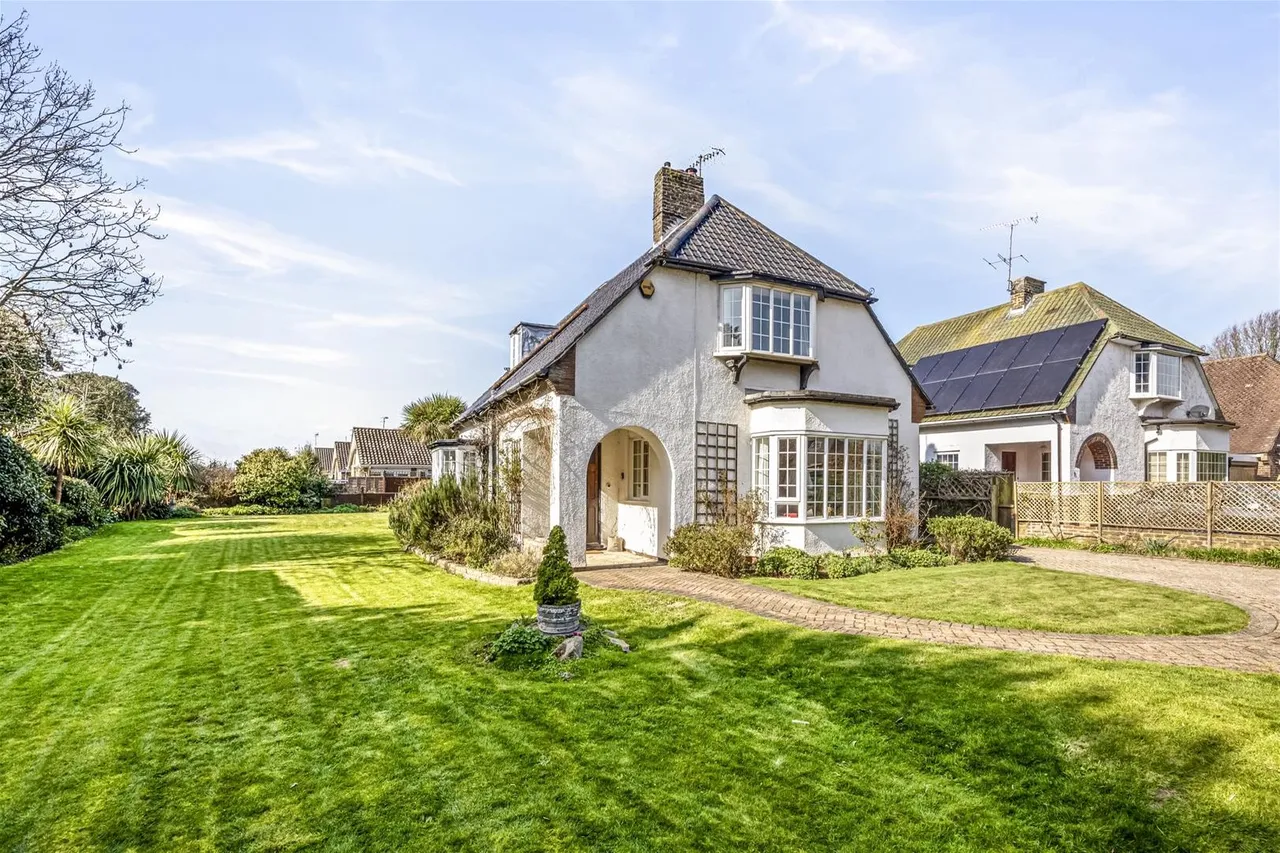 Bodiam Avenue, Goring-By-Sea, Worthing, photo 8
