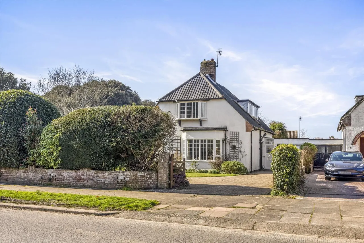 Bodiam Avenue, Goring-By-Sea, Worthing, photo 10