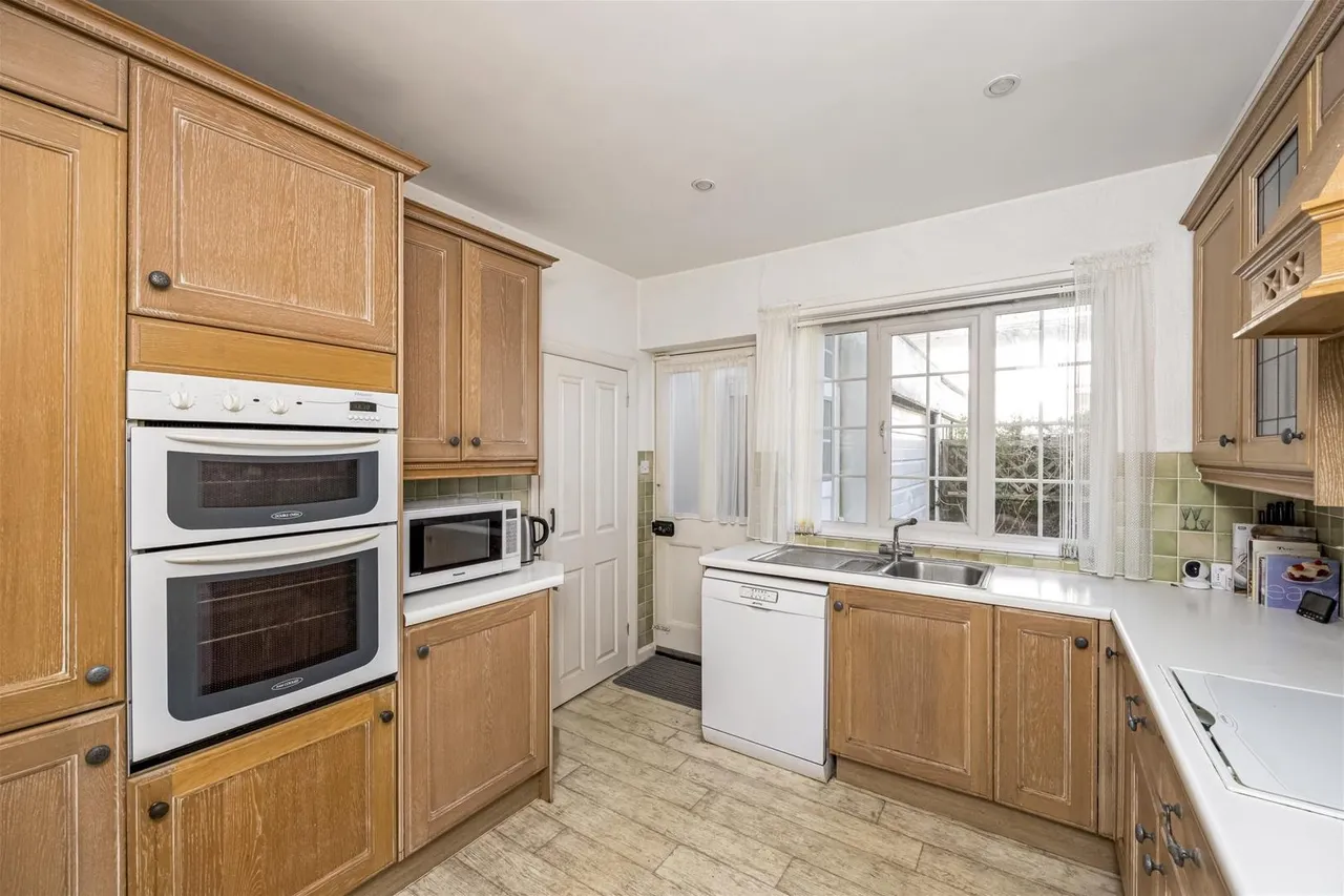 Bodiam Avenue, Goring-By-Sea, Worthing, photo 17