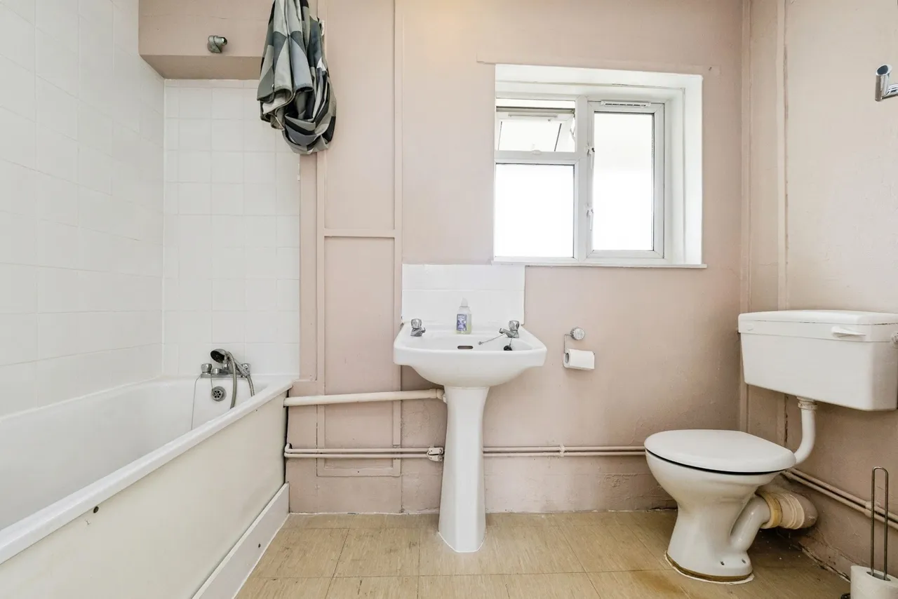 Hedgemans Way, DAGENHAM, Essex, RM9, photo 2
