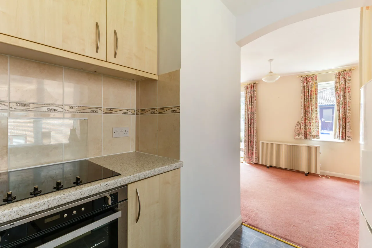 St. Marys Close, Alton, GU34, photo 7