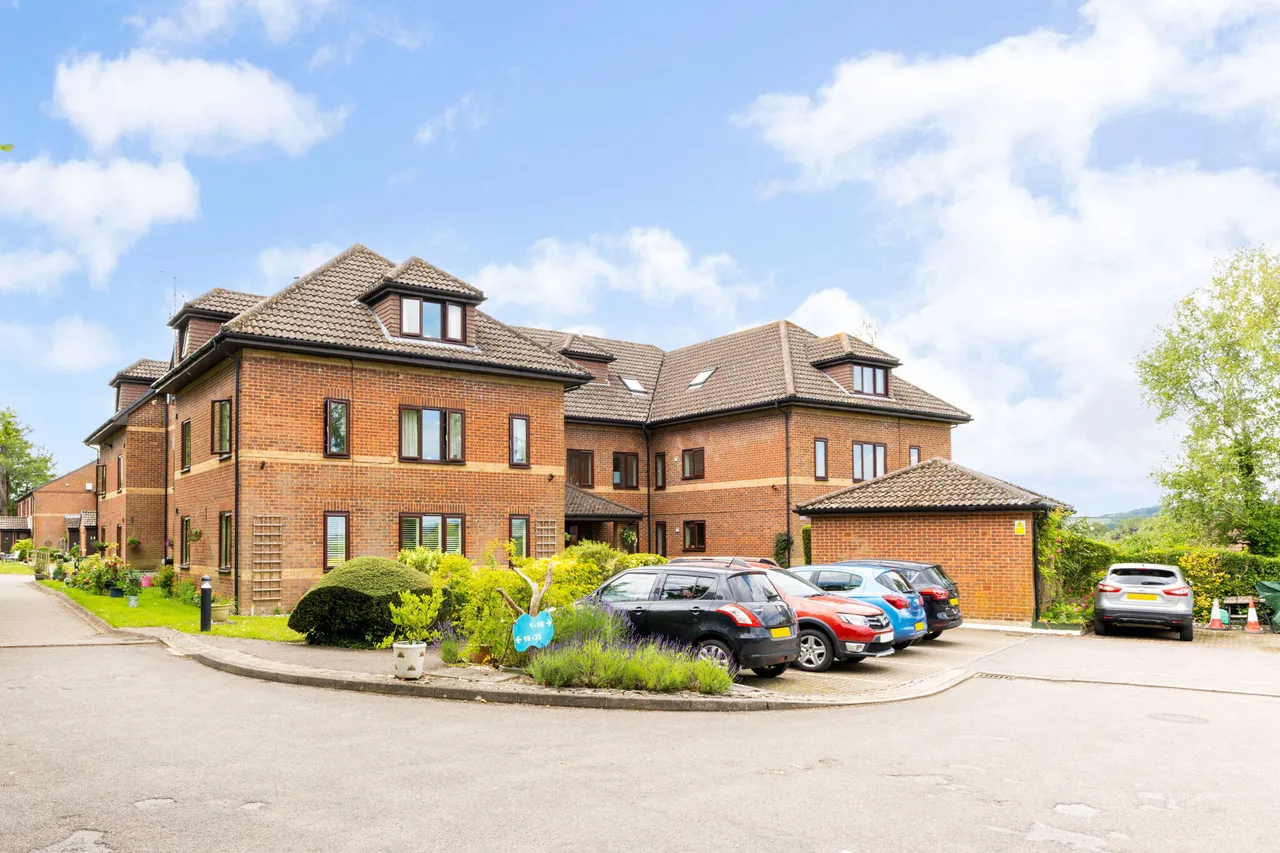 St. Marys Close, Alton, GU34, photo 8