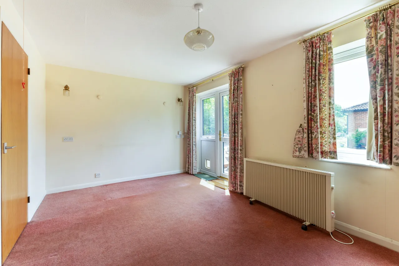 St. Marys Close, Alton, GU34, photo 2