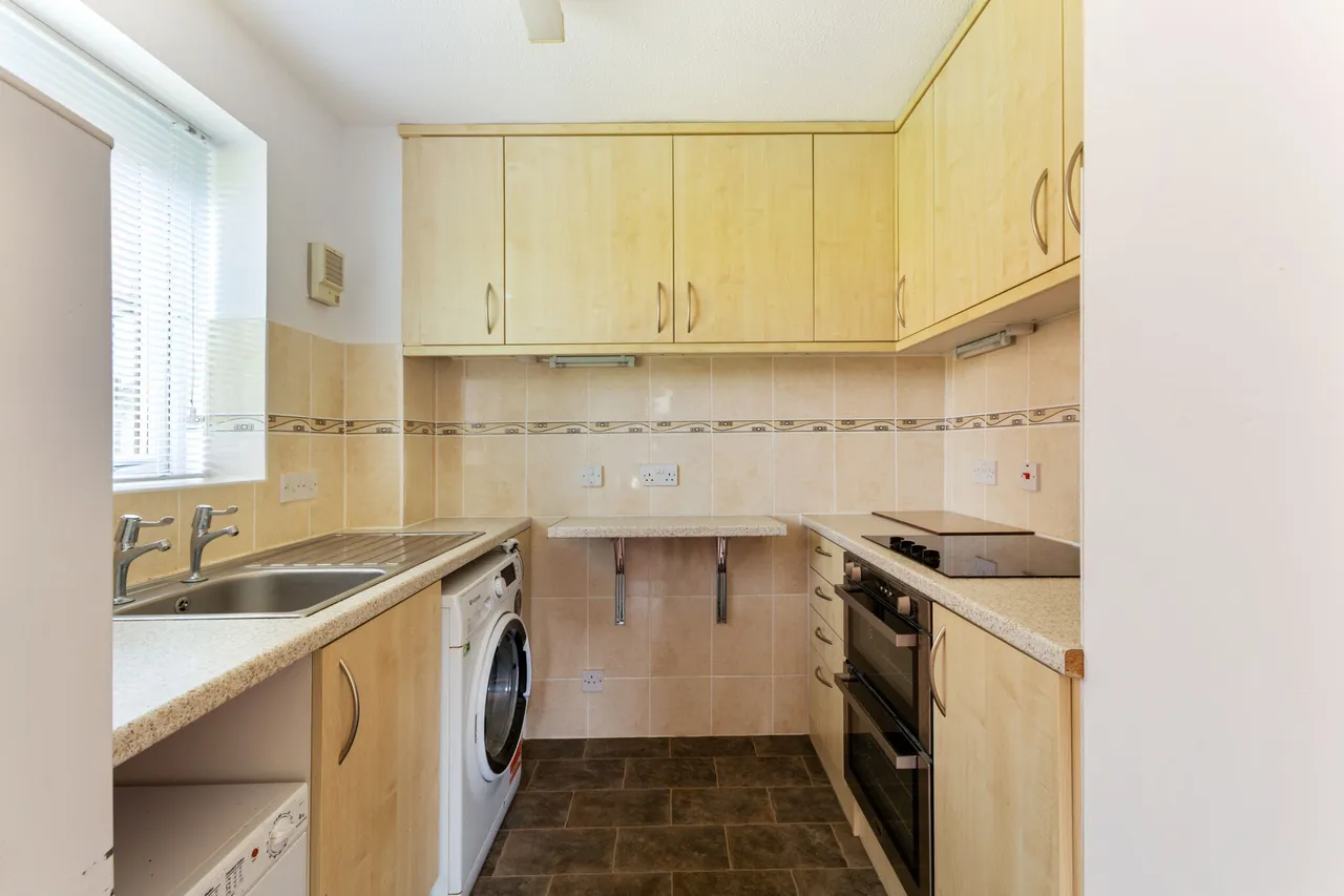 St. Marys Close, Alton, GU34, photo 6