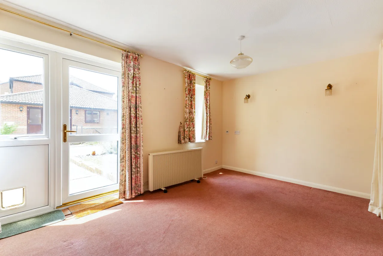 St. Marys Close, Alton, GU34, photo 3