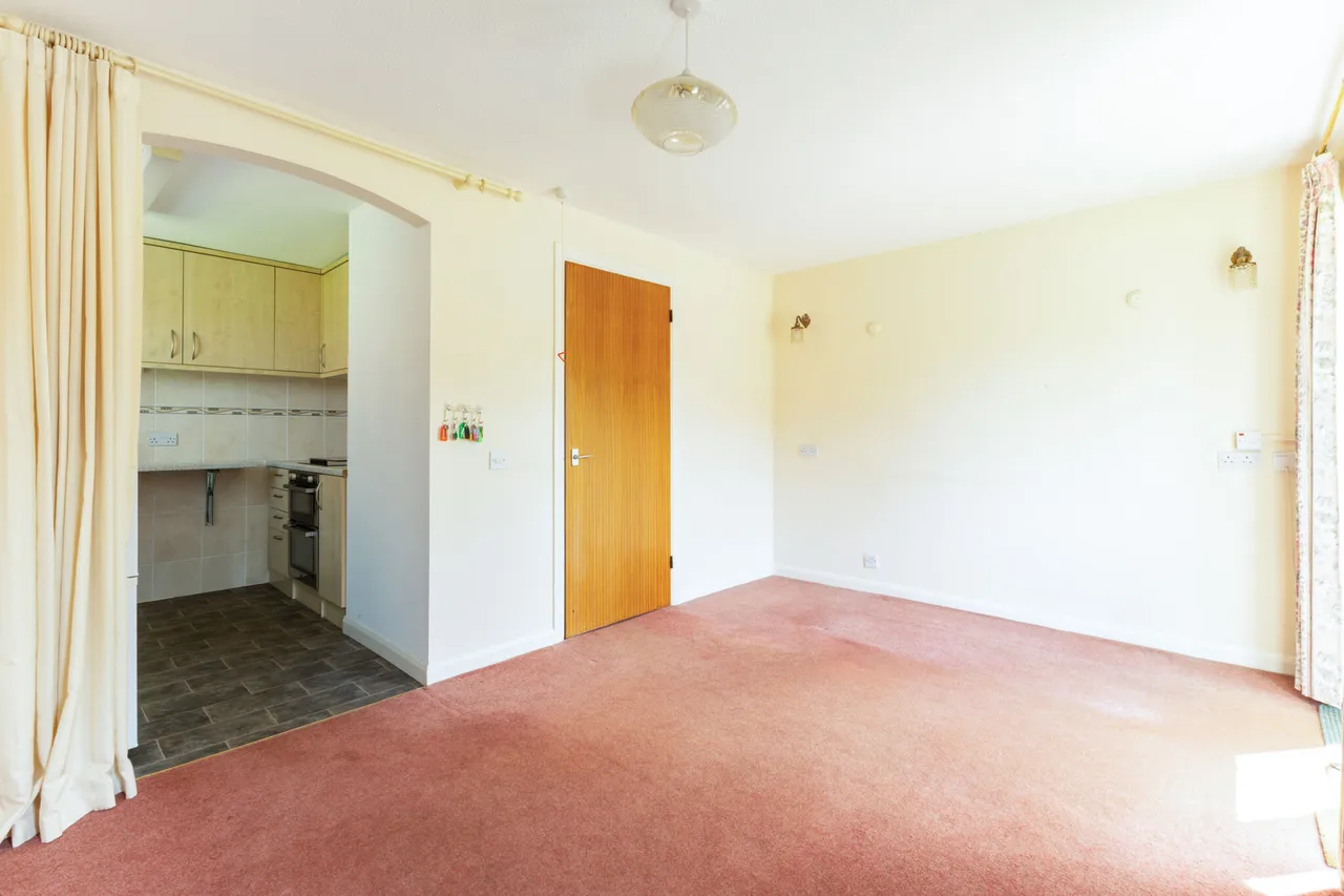 St. Marys Close, Alton, GU34, photo 10