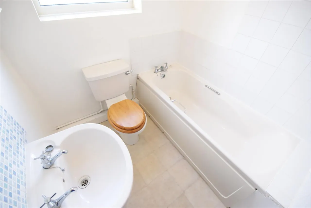 Bramble Court, Bracebridge Heath, photo 5