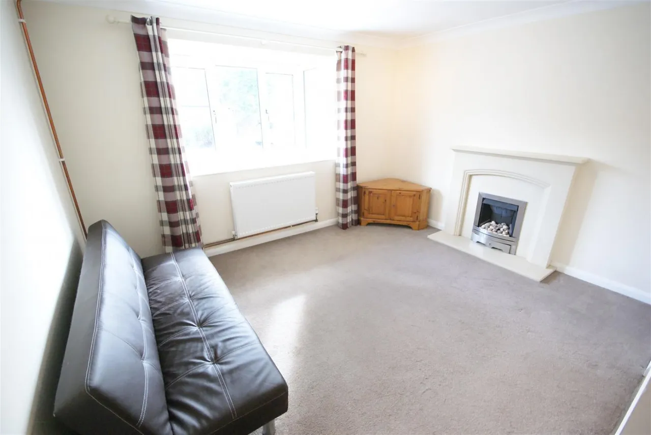 Bramble Court, Bracebridge Heath, photo 3