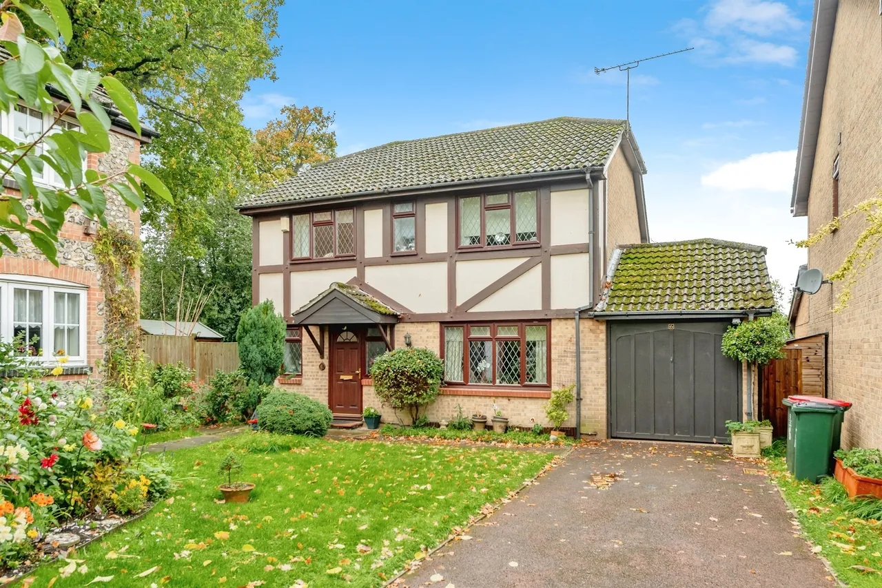 4 bed house for sale, Horndean Close, Crawley, RH10