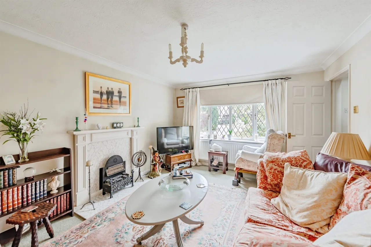 Horndean Close, Crawley, RH10, photo 4