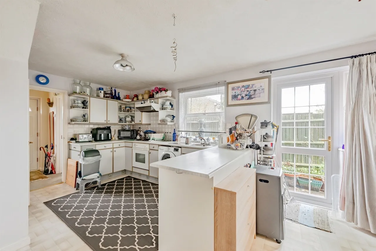 Horndean Close, Crawley, RH10, photo 2