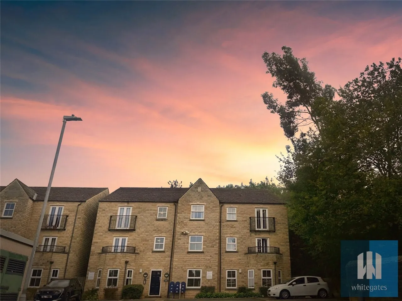2 bed flat to rent, Old School Gardens, Lockwood, HD4