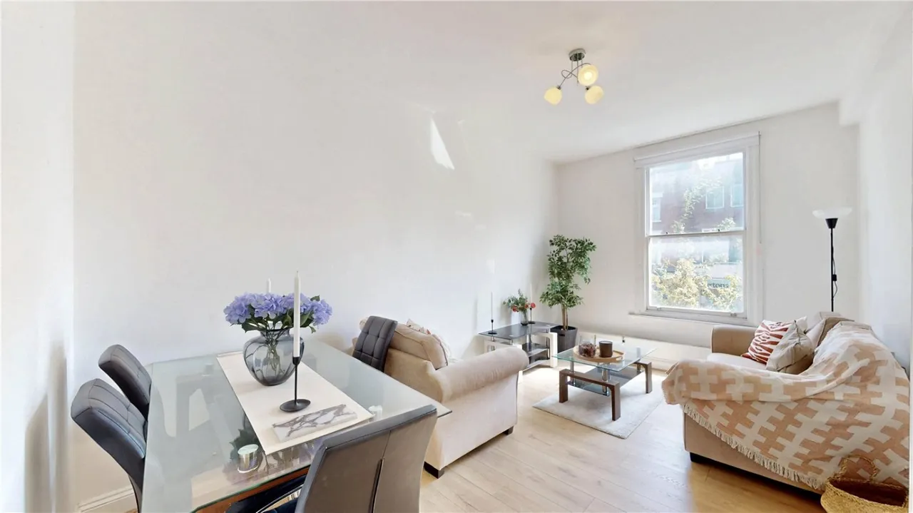2 bed flat for sale, Sylvester Path, Hackney Central, E8