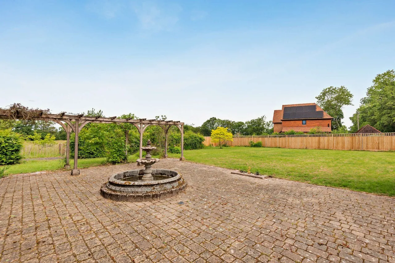 New Road, Billingshurst, RH14, photo 11