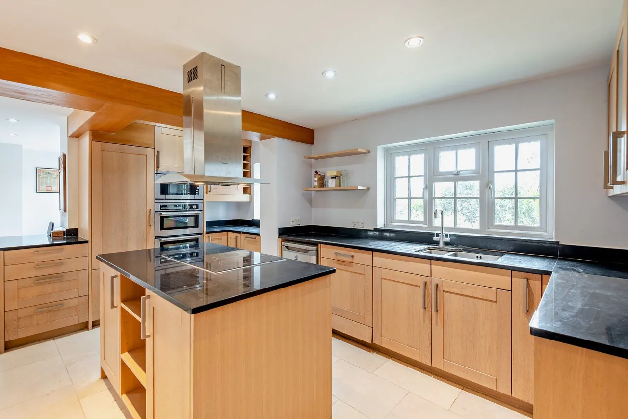 New Road, Billingshurst, RH14, photo 4