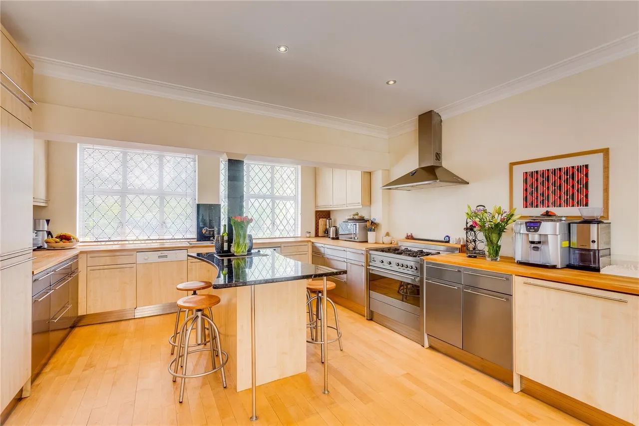 Sutherland Grove, London, SW18, photo 12
