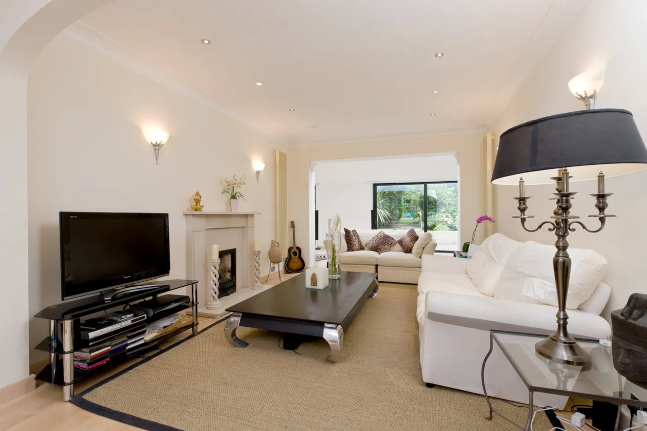 Sutherland Grove, London, SW18, photo 24