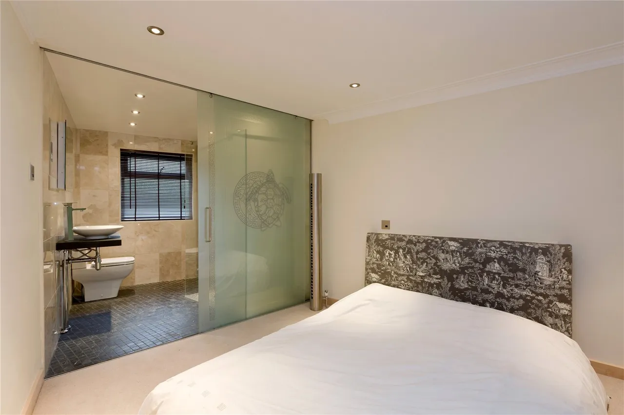Sutherland Grove, London, SW18, photo 6