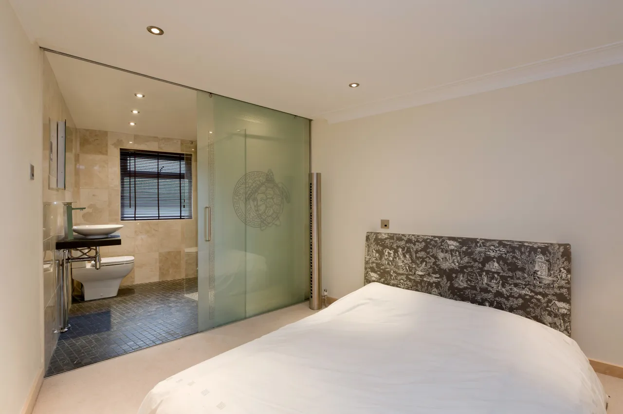 Sutherland Grove, London, SW18, photo 23