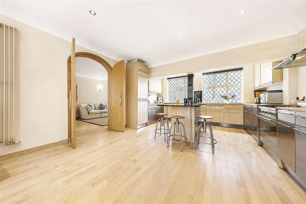 Sutherland Grove, London, SW18, photo 14