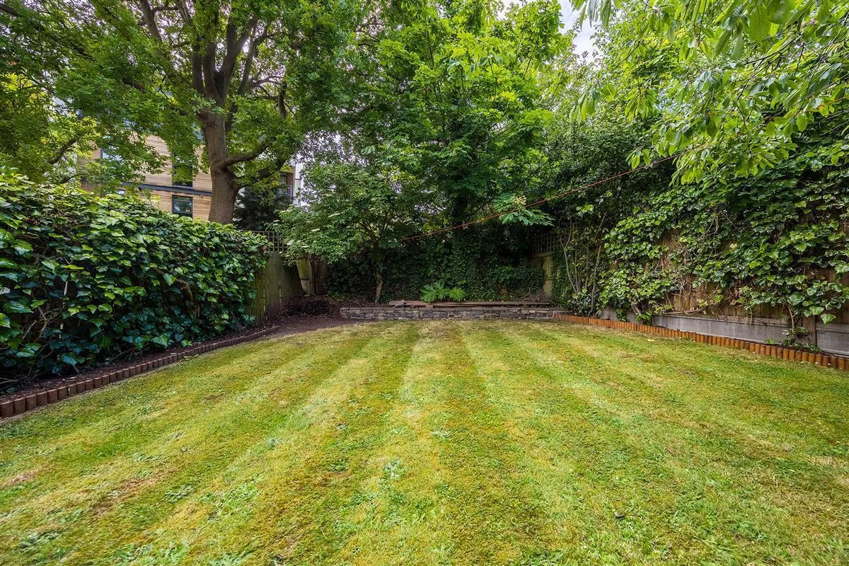 Sutherland Grove, London, SW18, photo 15