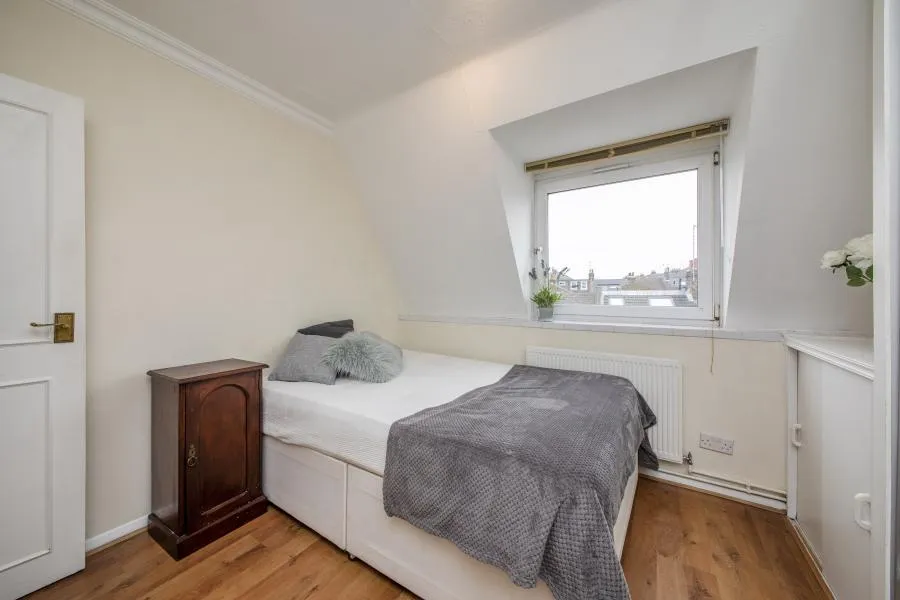 St. Ann's Hill, London, SW18, photo 8