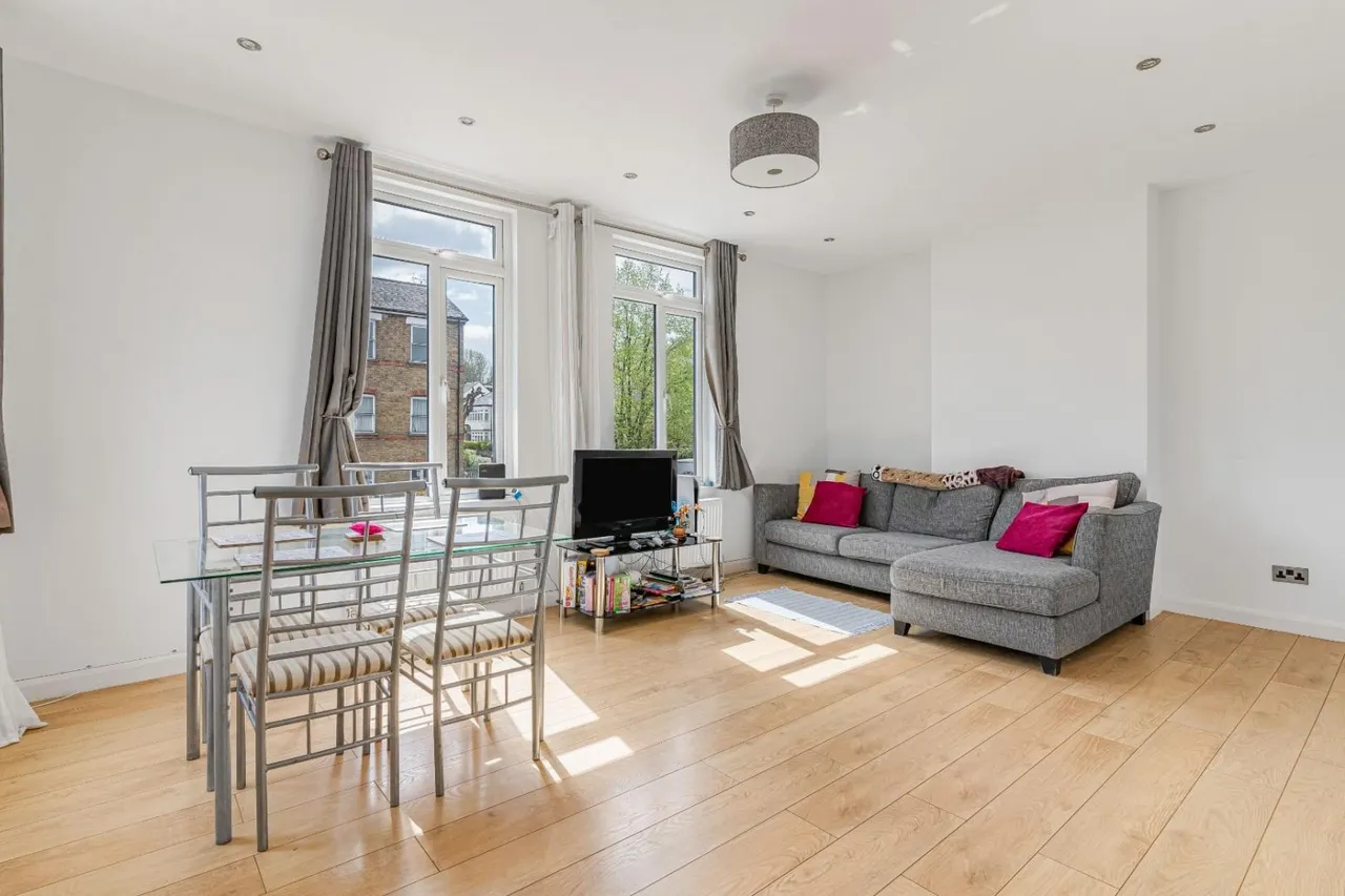 2 bed flat for sale — Perry Vale, London