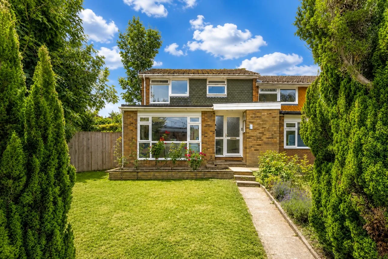 3 bed house for sale, Dell Close, Harpenden, AL5
