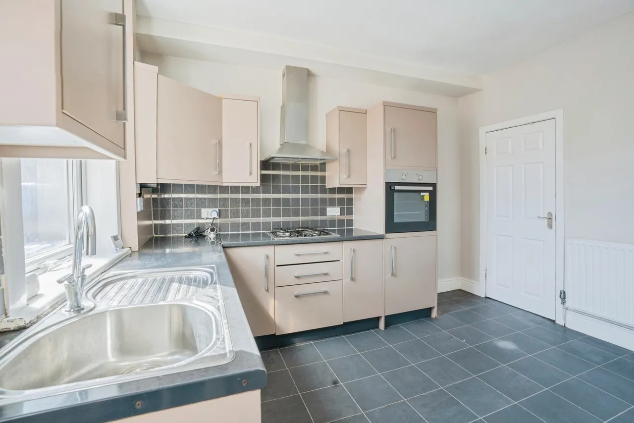 Lancing Road, SHEFFIELD, South Yorkshire, S2, photo 3