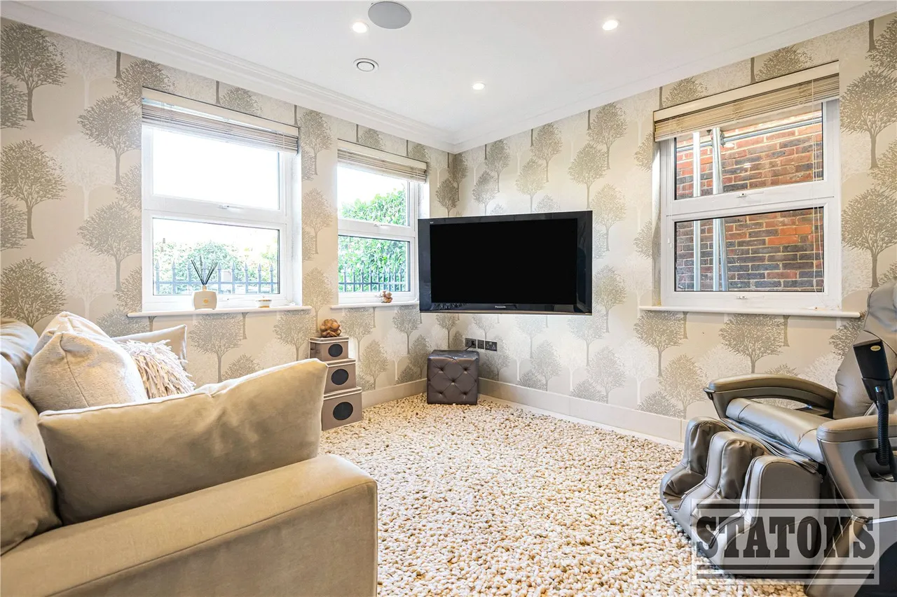 Parkgate Avenue, Hadley Wood, EN4, photo 12