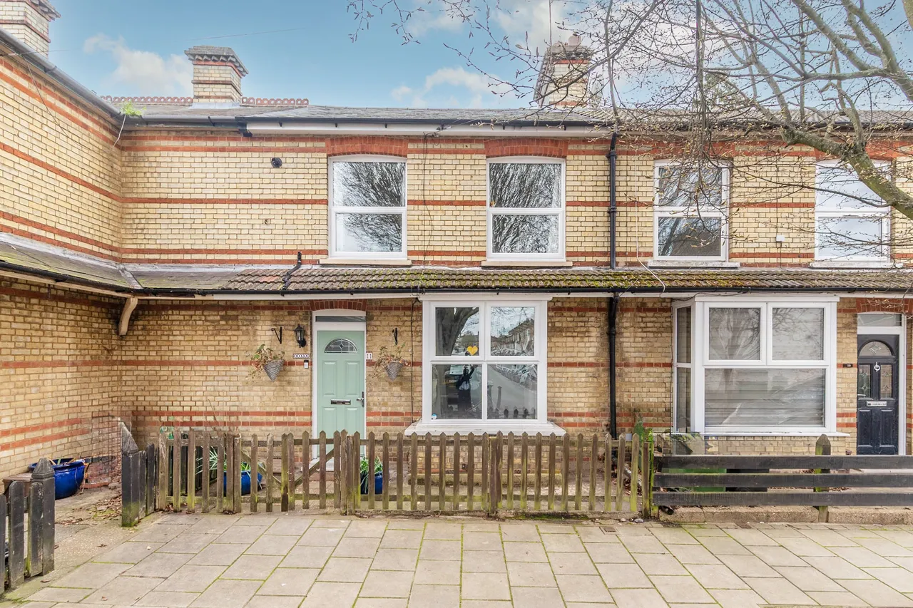 3 bed house for sale — 11 Aynho Street, Watford
