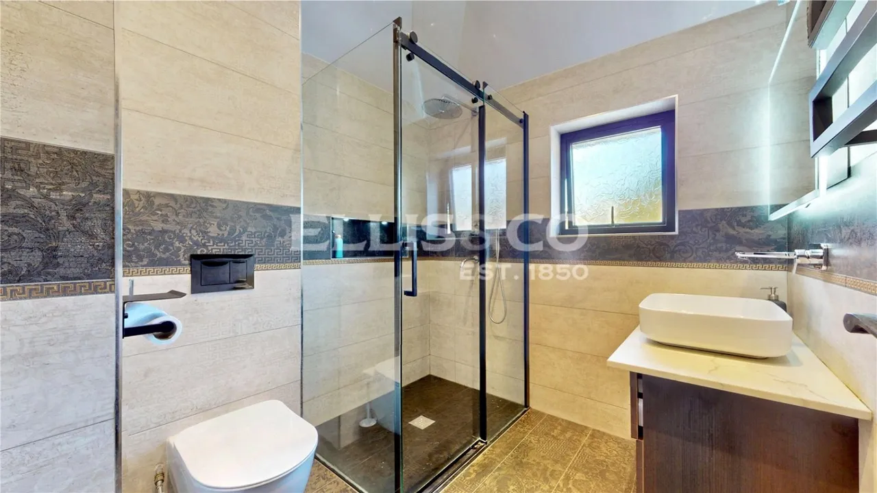Neeld Crescent, Wembley, HA9, photo 14