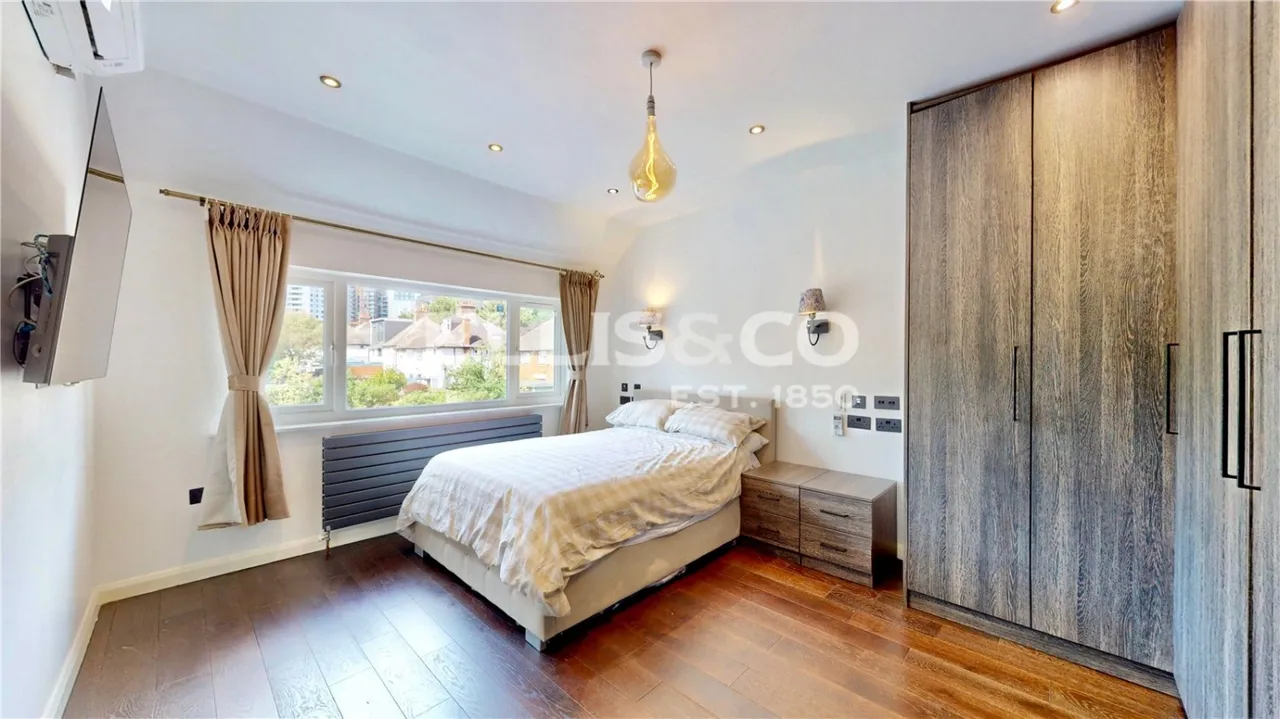 Neeld Crescent, Wembley, HA9, photo 7