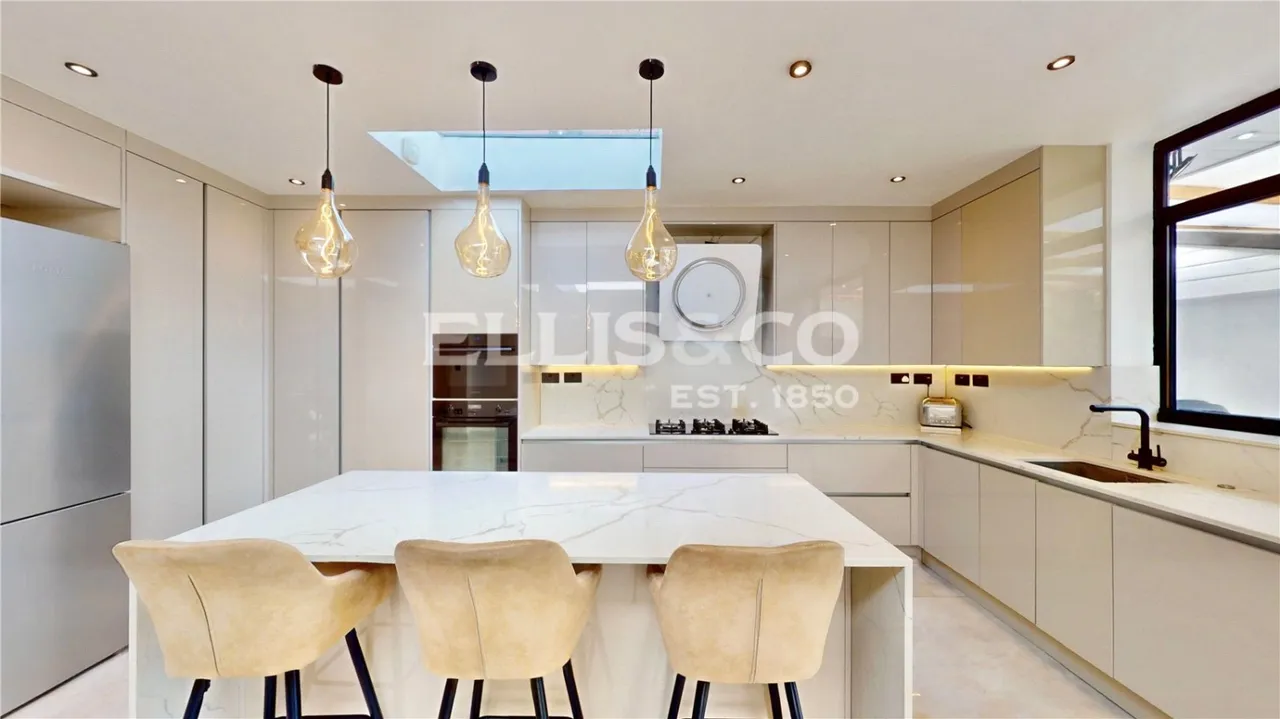 Neeld Crescent, Wembley, HA9, photo 4