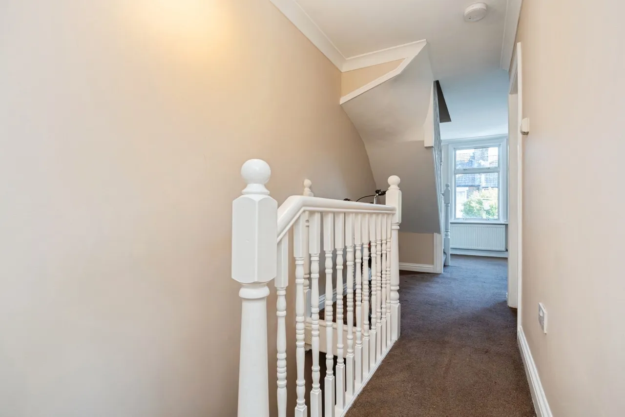 Carlton Road, London, E11, photo 12