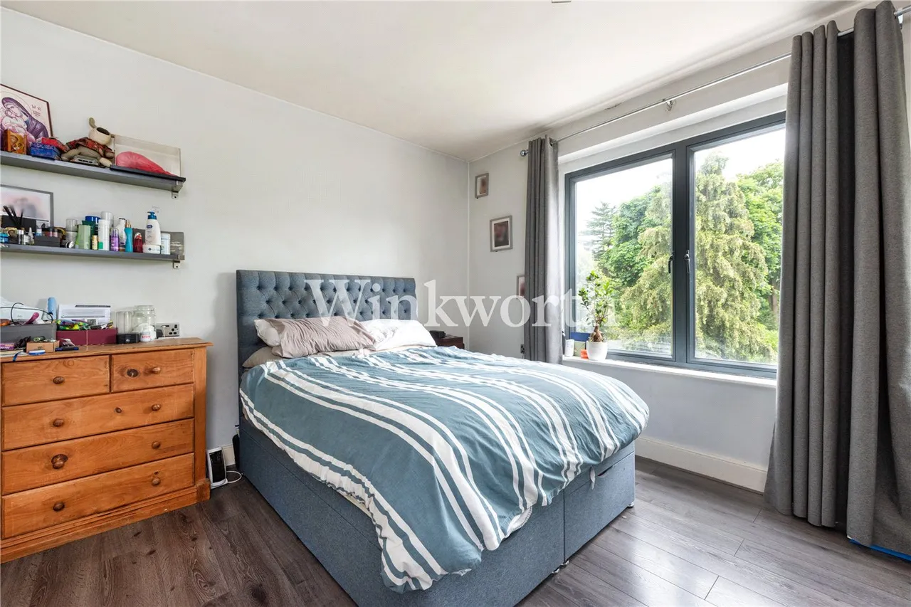 Old Park Road, London, N13, photo 12