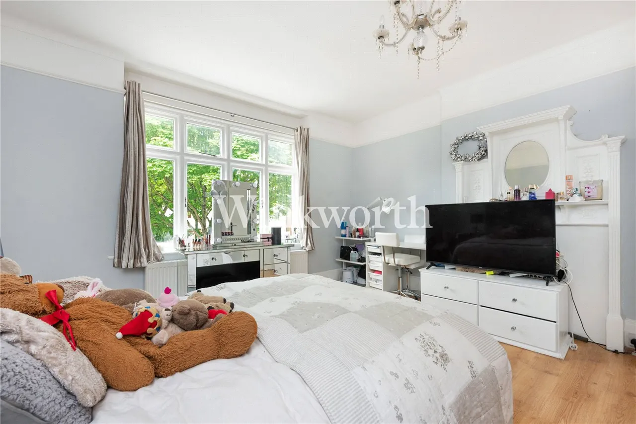 Old Park Road, London, N13, photo 11
